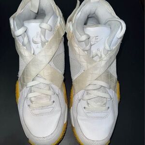 Nike Air Raid 'White Gum Light Brown' Size 9.5